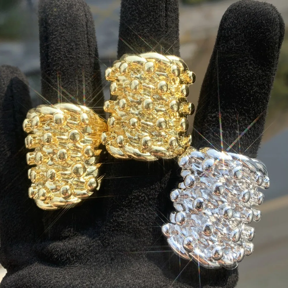 

Смелое мужское металлическое кольцо из тяжелой лавы, часть высококачественной роскошной серии в стиле хип-хоп и панк, подходит для повседневного ношения.