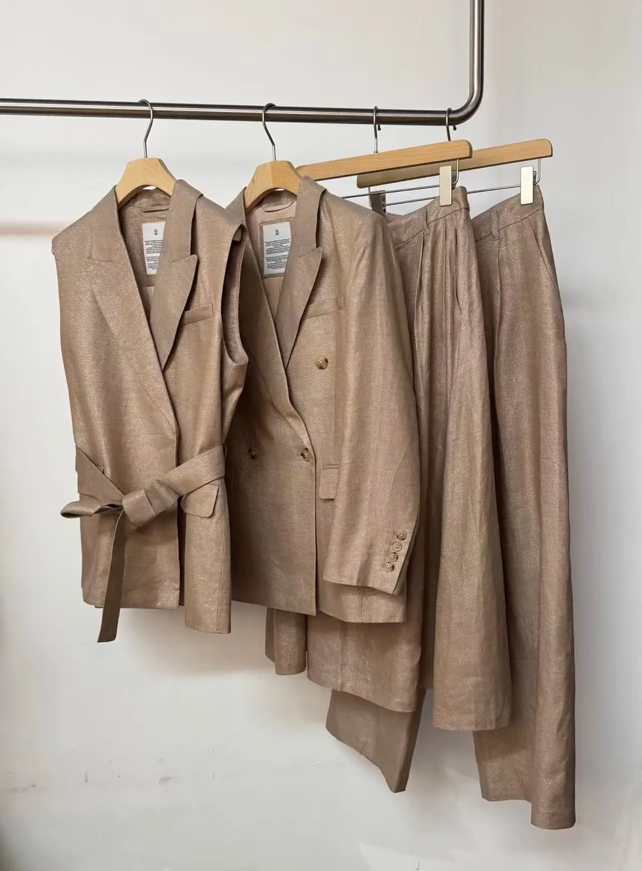 

Luxury minimalist linen suit jacket with waist-cinching slim fit linen suit