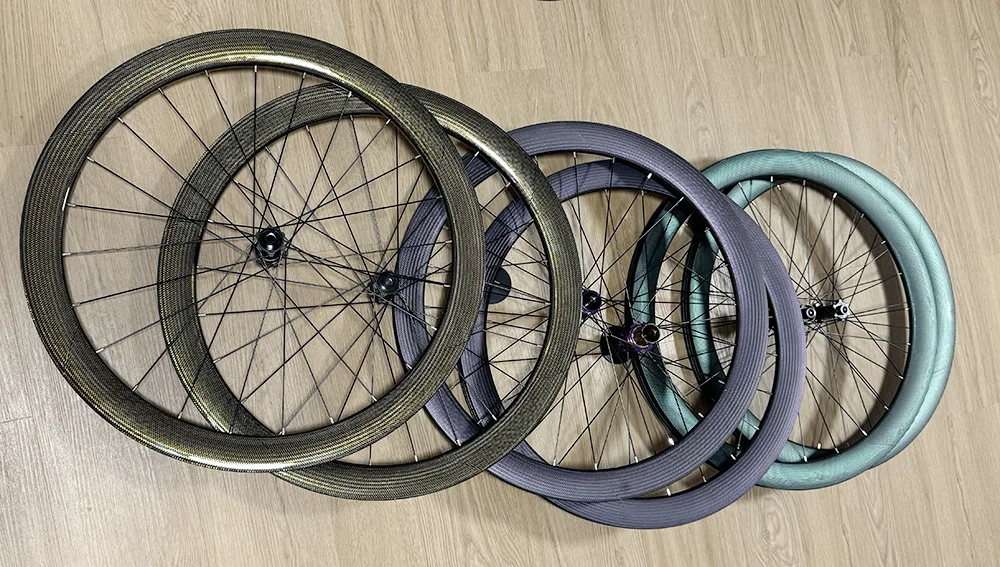 Rennrad-Scheibenbremsenlaufräder mit Ratchet-System, 700C 36T Wave Carbon Laufradsatz, 50mm Profilhöhe, Rennrad-Speichenlaufräder, 24 Speichen, Aero Carbonfaser-Laufräder – Detail 16