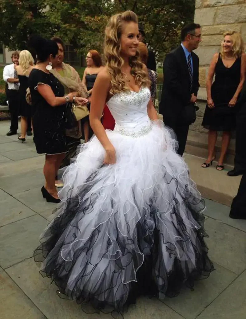 Dostosowane Vestido de noiva Backless plus rozmiar Sweetheart gorset biała i czarna gotycka suknia ślubna suknia balowa robe de soiree — zdjęcie 2