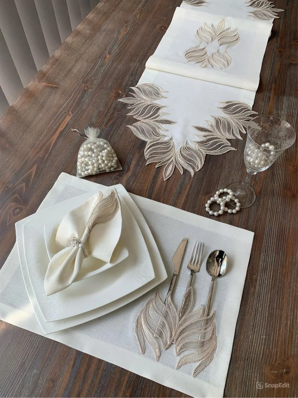 Linen table set