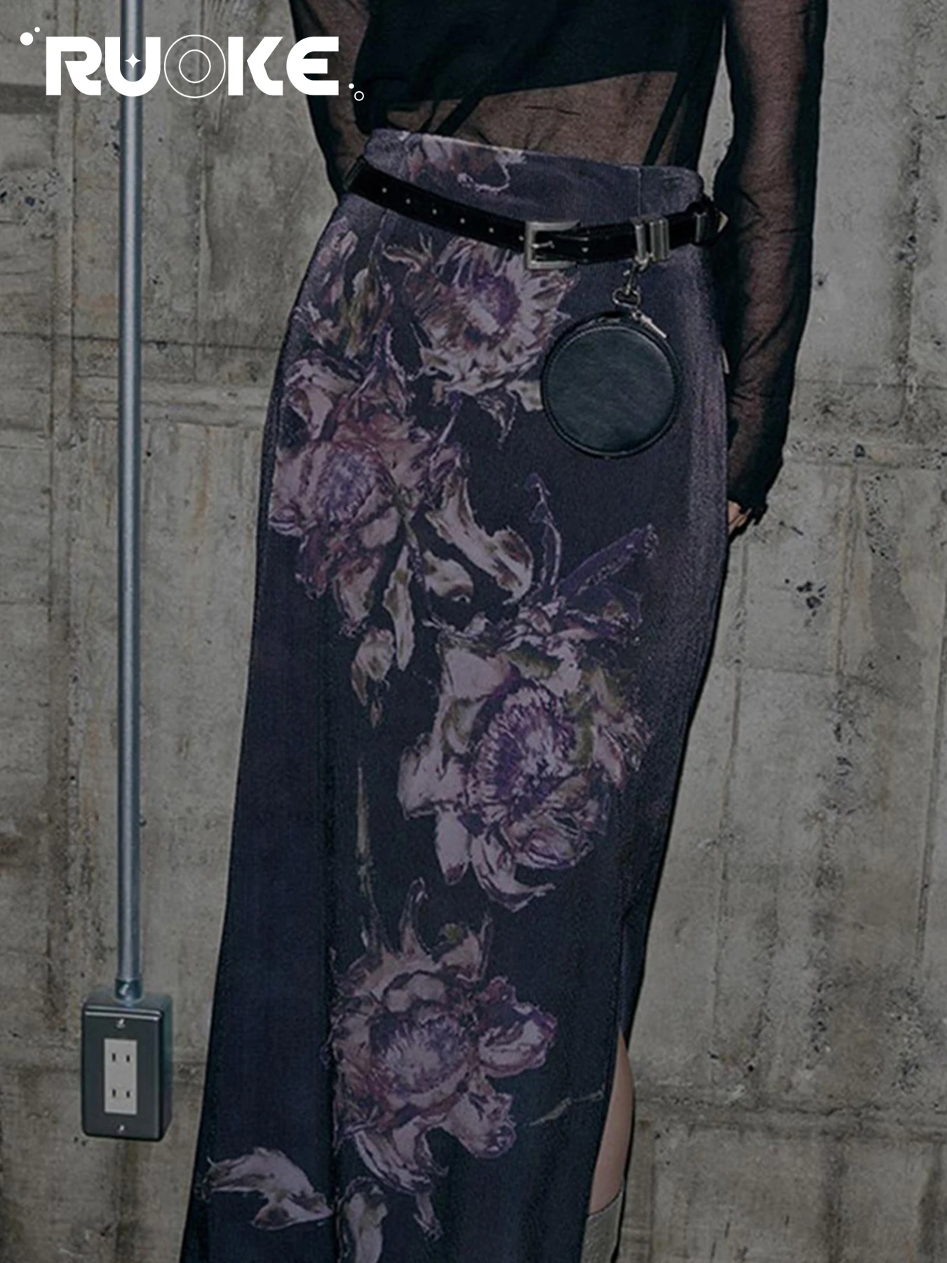 

[RUOKE] Vintage Large Floral Print Slit Maxi Skirt Women Y2K Dark Straight Slim Fit Skirt No Belt Spring Autumn Date 2026