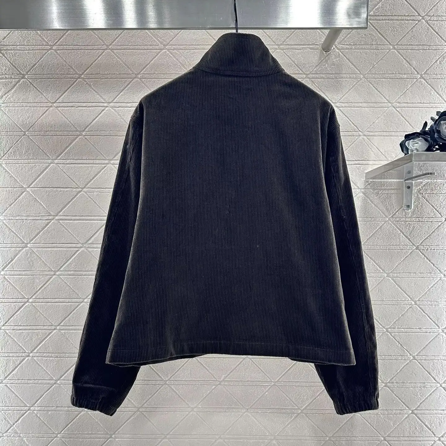 

2025 New Arrivals Stand-Up Collar Zipper Corduroy Jacket with Corduroy Material Elastic Cuffs and Flap Pockets for Windproof