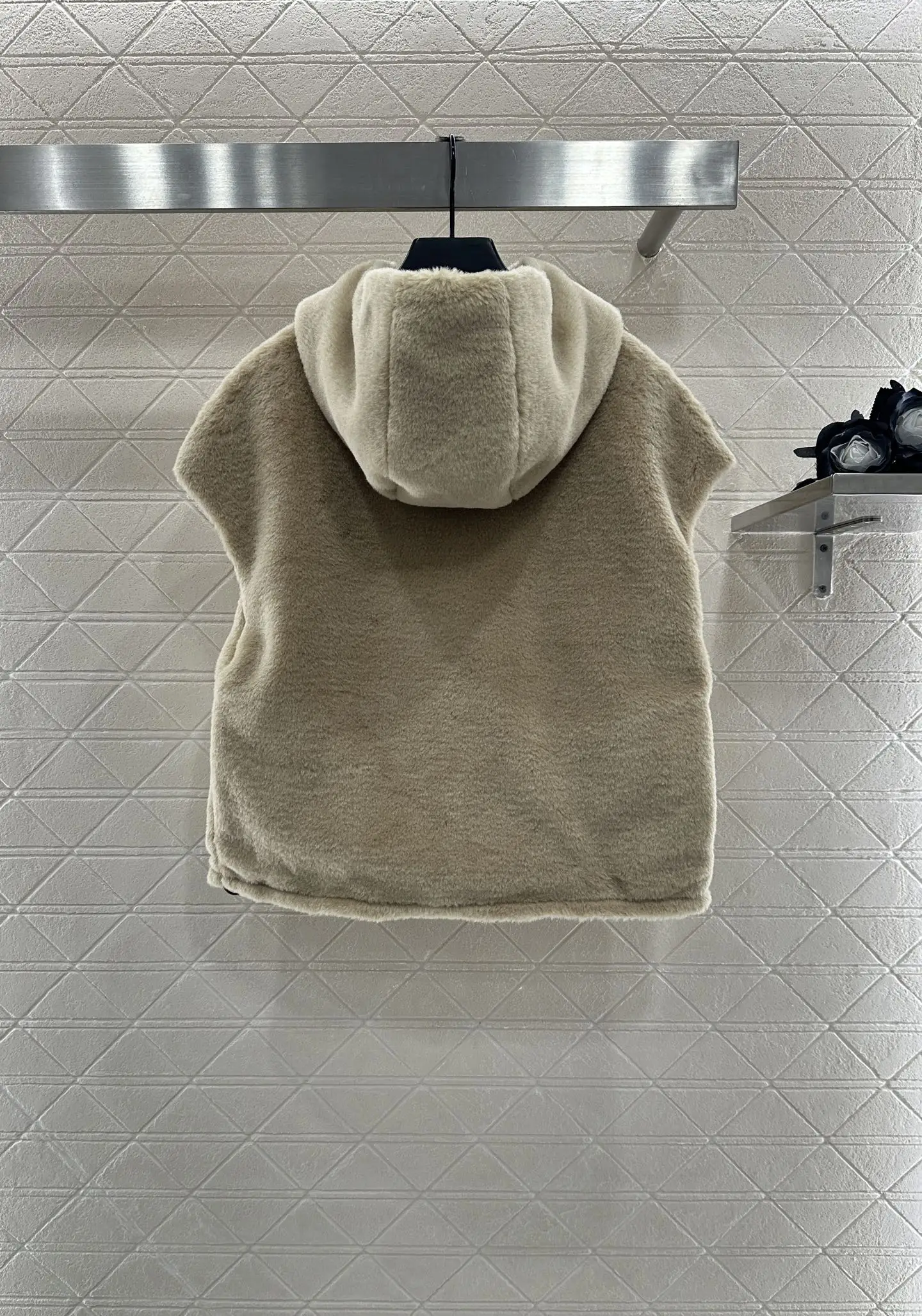 

Новинка 2023 года, жилет из однотонной шерсти с рукавами, пальто на молнии с капюшоном. Носите его с обеих сторон. Универсальное утягивающее фигуру, зима-осень.