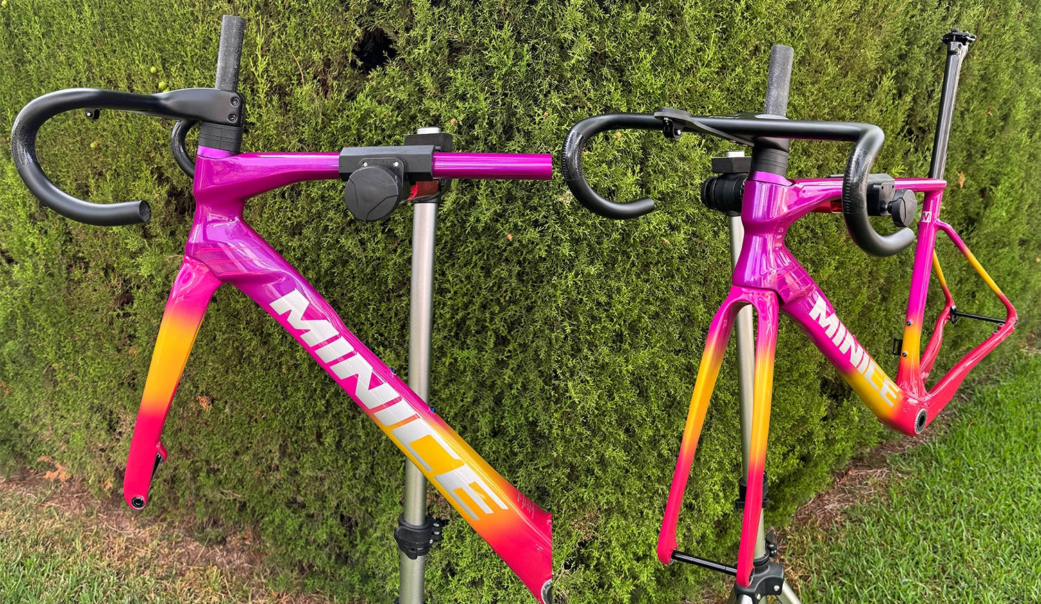 Minice Aerodynamischer EPS-geformter Carbonrahmen mit Scheibenbremse, max. 700*32C, AERO Rennrad-Rahmenset, BSA, vollständig interne Kabelführung, Lenker, DI2, mechanisch – Detail 36