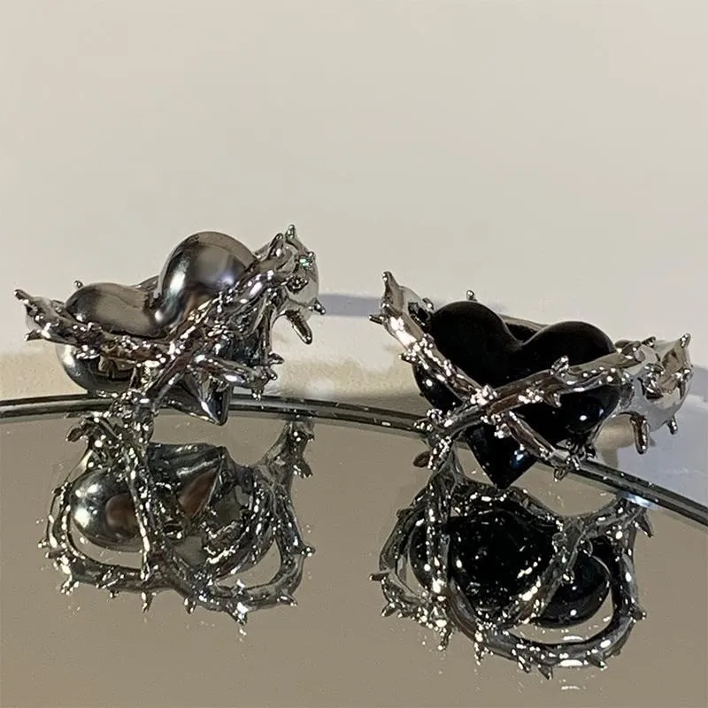 Dark Thorns Heart Ring Punk Hip Hop Gothic Lovers Heart Ring Fashion Street Men and Women Jewelry Gifts