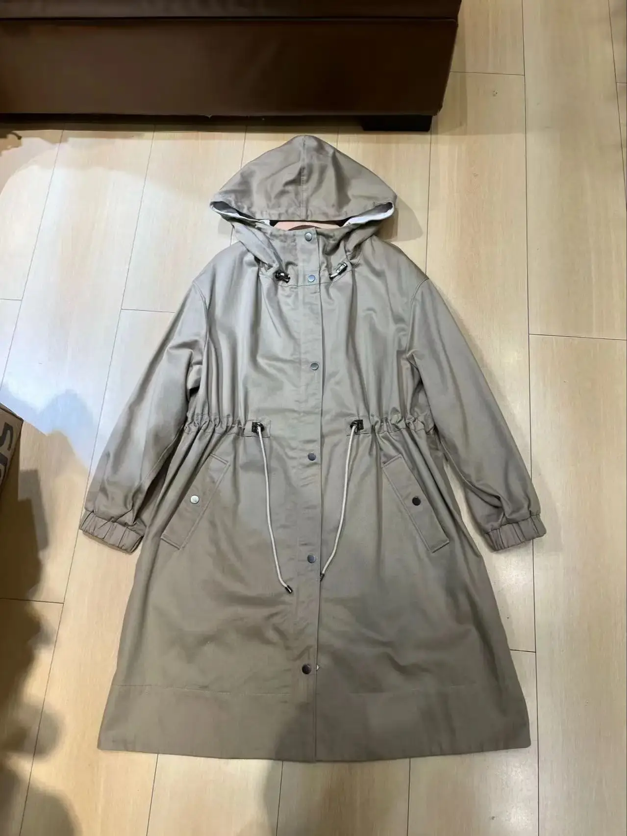 

Осенне-весенний плащ средней длины с капюшоном из чистого хлопка