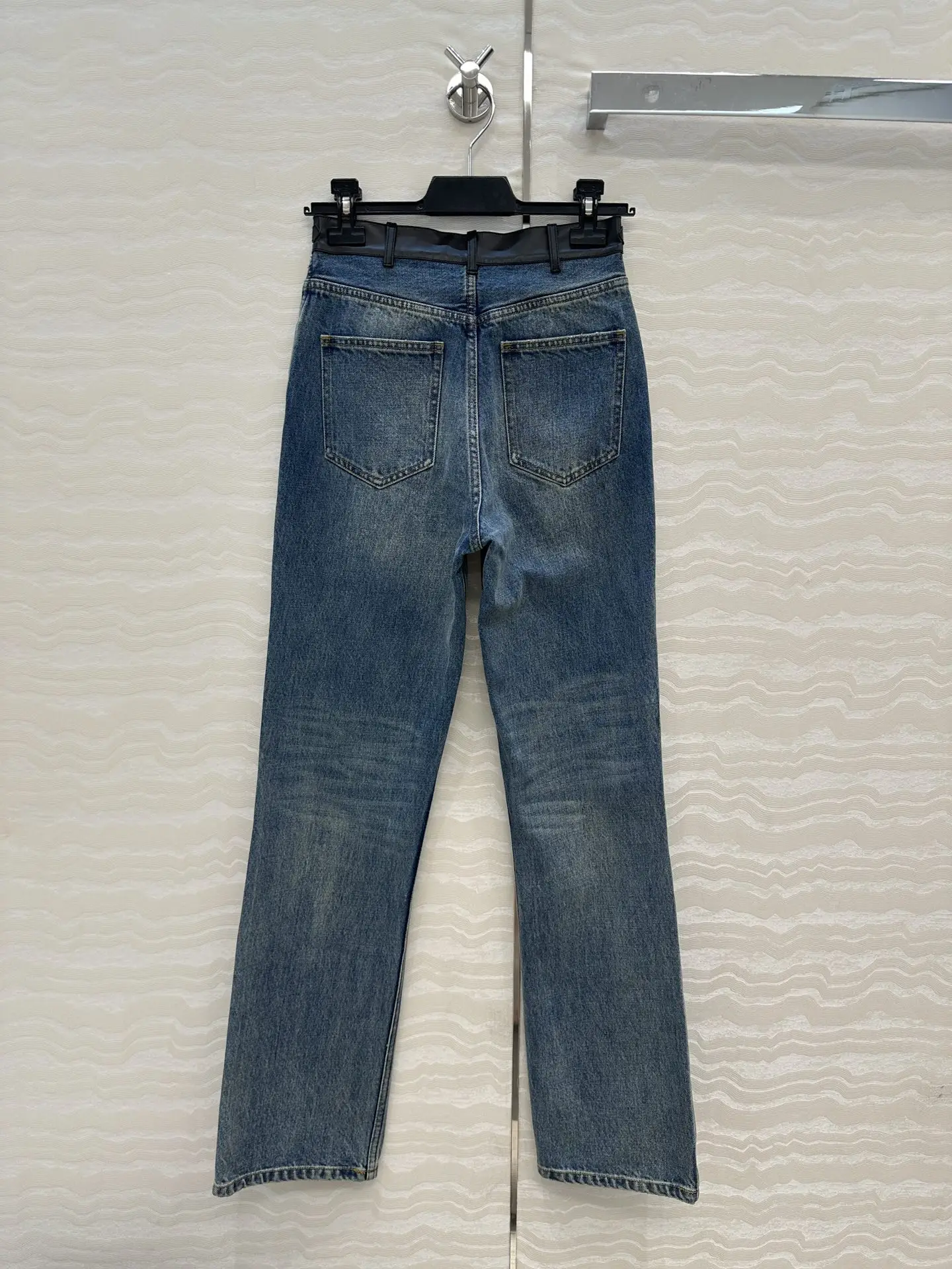 

High Quality Spring And Summer Women's Casual Fashion Patchwork Cowhide Button Pockets Zipper Washed Denim Jeans JQ138