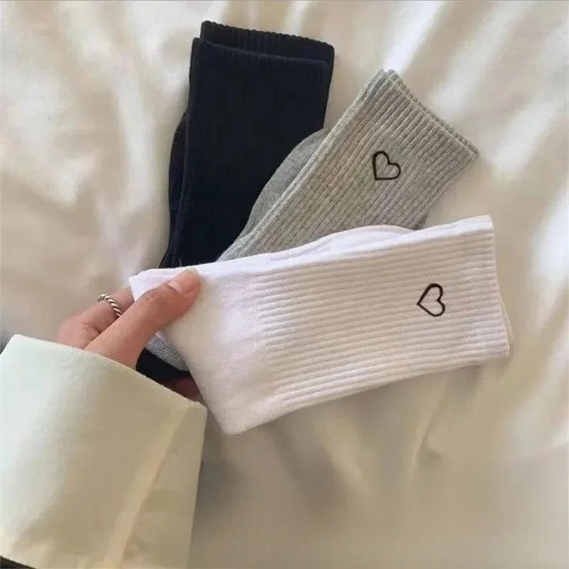 1/3/6 paires couleur unie amour coeur noir blanc femmes sport chaussettes courtes mode mignon dame fille cheville chaussettes bas Tube bateau chaussettes