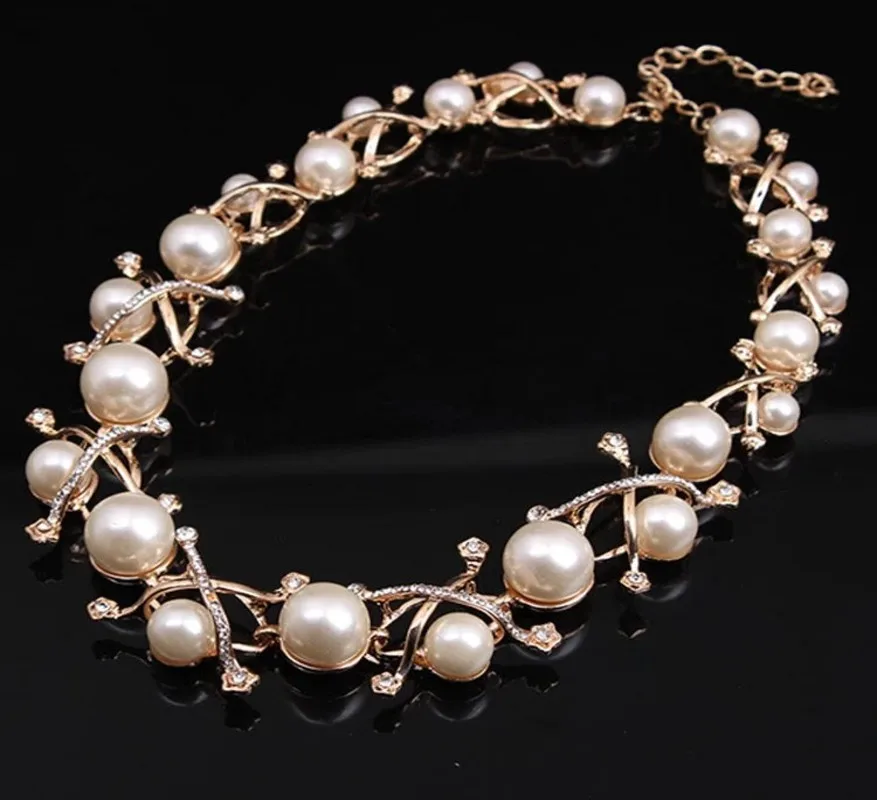 

LuxePearl Elegance – Luxury Pearl Statement Necklace