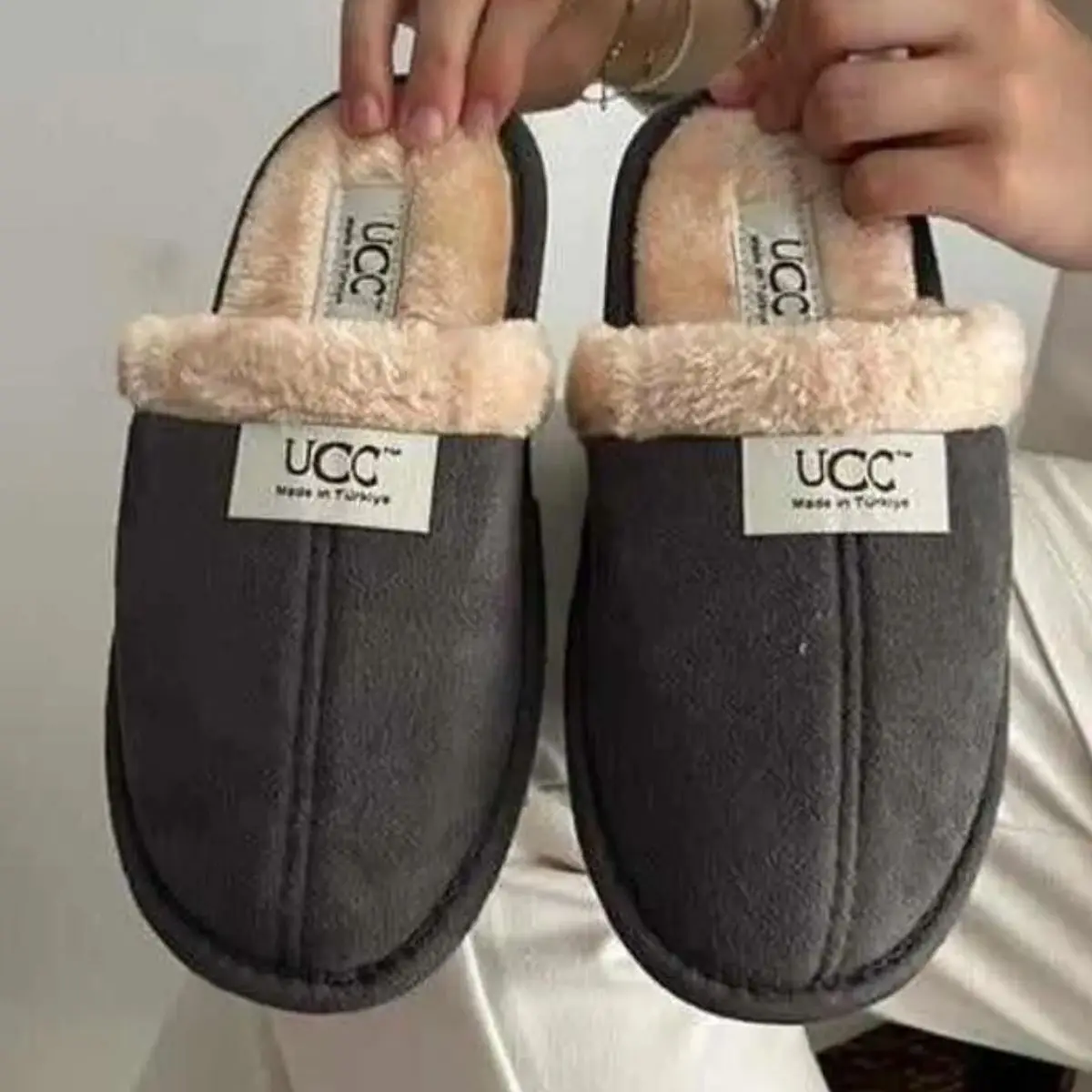 Unisex House Slippers with Fur Inside, Winter Warm Indoor Home Slippers Closed Toe Couple Slippers Comfort Soft Sole House Shoes