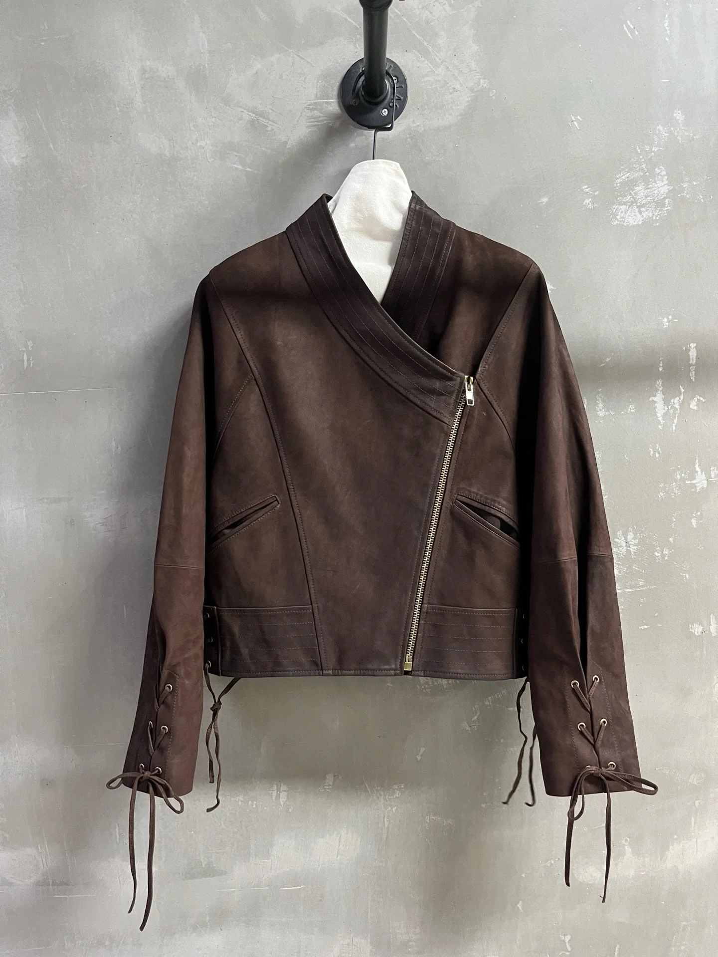 Nieuwe producten in de vroege herfst: vintage hoogwaardige leren jas, kasjmierwas lederen zoom trekkoord, vintage gepersonaliseerde mode