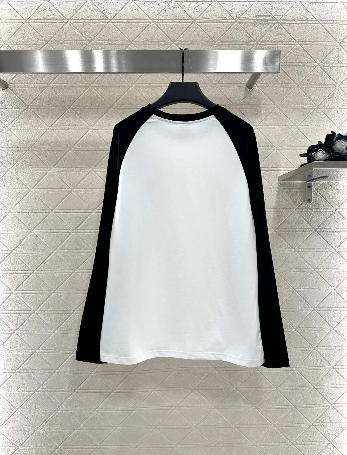 

2025 New T-shirt O-neck long-sleeved cotton embroidery Versatile Slimming Figure-hugging winter autumn
