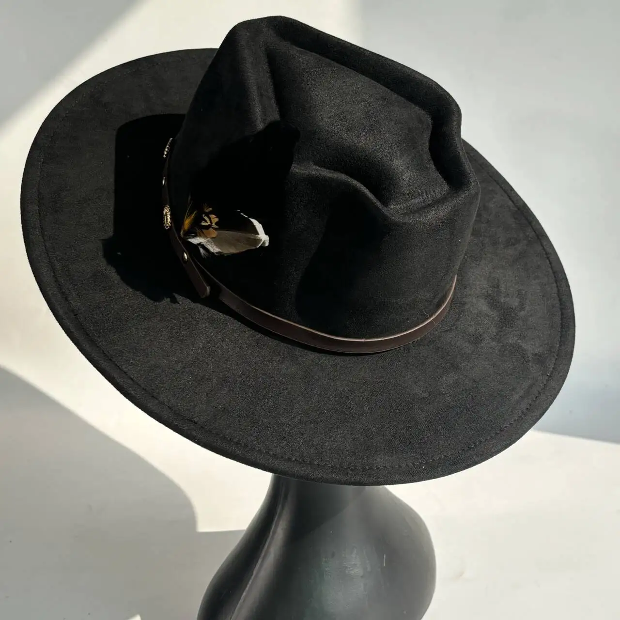 Unisex vegan suede wide brimmed hat with arrow crown logo engraved suitable for hot stamping luxury Cappello hat 3