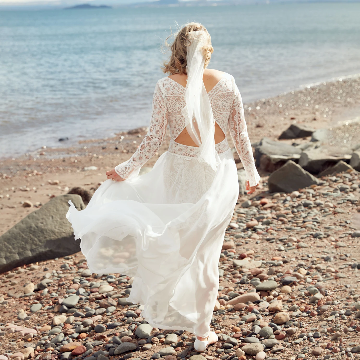 Vestidos de novia bohemios de manga larga con recortes de playa y espalda descubierta personalizados de talla grande, longitud completa, sin tren, vestido de novia transparente con escote redondo