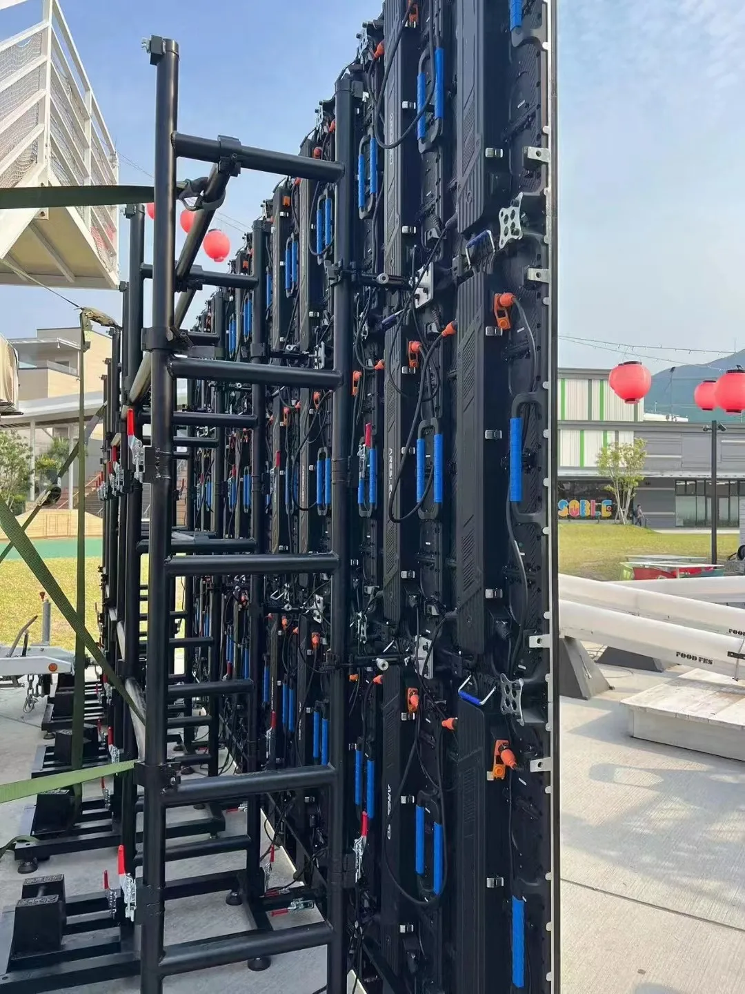 

Outdoor 4X3M Stage LED Display Truss For Rental LED Display Cabinet Size 500x1000mm