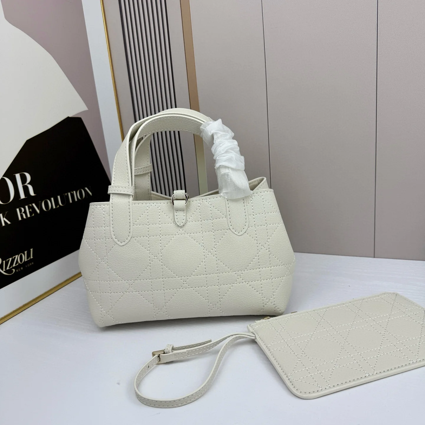 

2025New Women's Crossbody Bag with Chains, Fashionable Small Tote Bag Ladies Luxury Designer Bags Luxury Gift