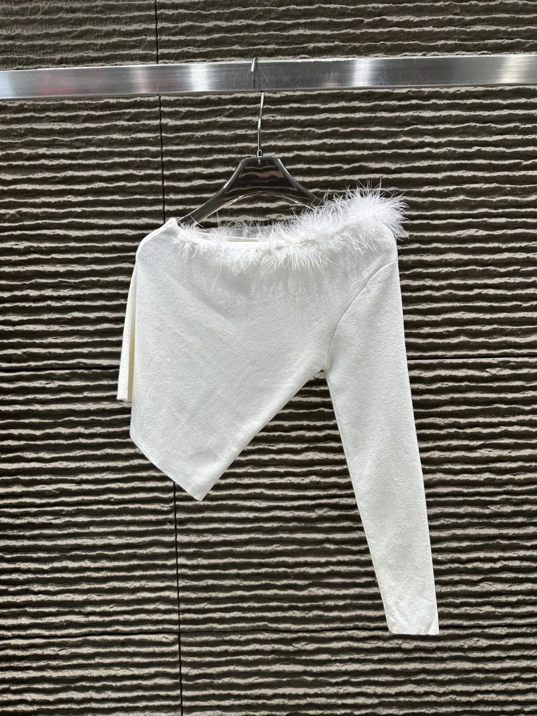 

2025 Autumn Must-Have! Women's Off-Shoulder One-Shoulder Knitted Top - Slanted Shoulder & Fringed, Long-Sleeve, Fashionable Sexy