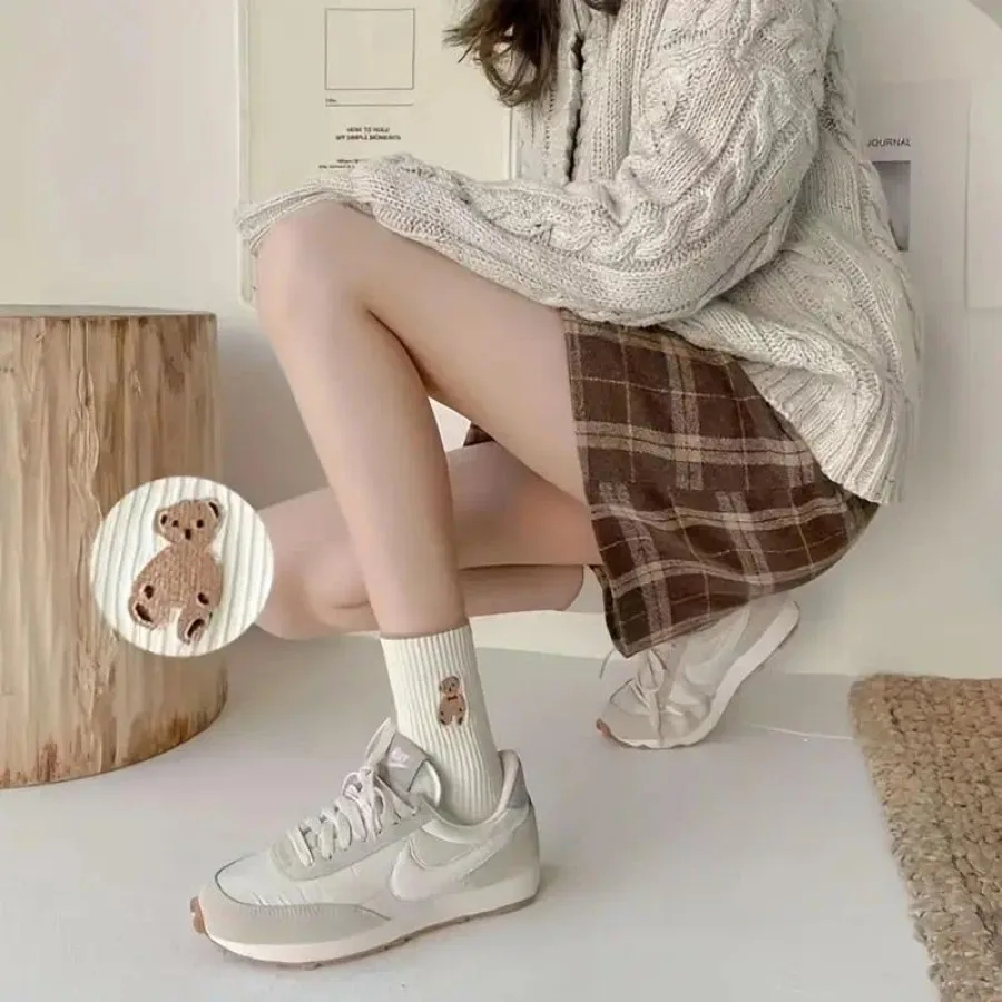 5 أزواج من الجوارب ذات الألوان المختلطة على شكل دمية دب متوسطة الأنبوب مع تصميم بنمط كرتوني لطيف، مناسبة للارتداء غير الرسمي في جميع الفصول #5