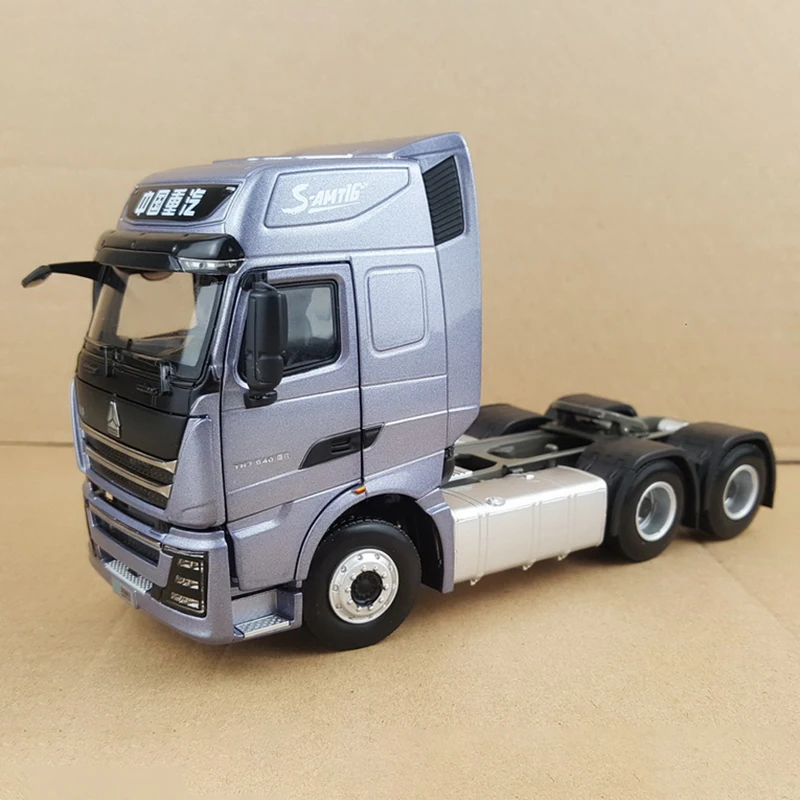 

1:36 Scale Howo TH7 Tractor Semi-trailer Heavy Alloy Truck Model Ornaments