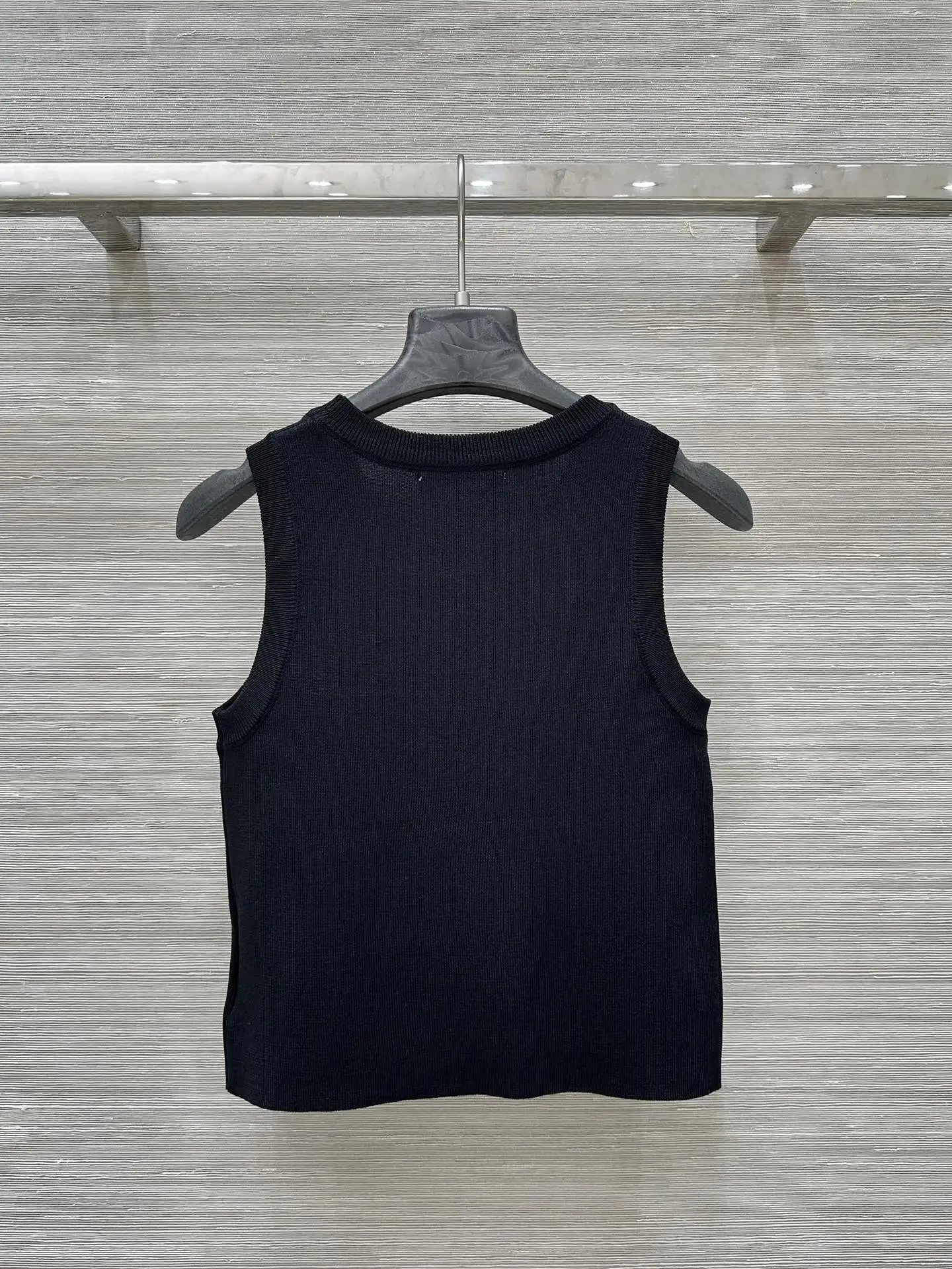 

2025 Women's Summer New Knitted Tank Top with Sleeveless Threaded Fabric Waist and Three Dimensional Printed Letter Top