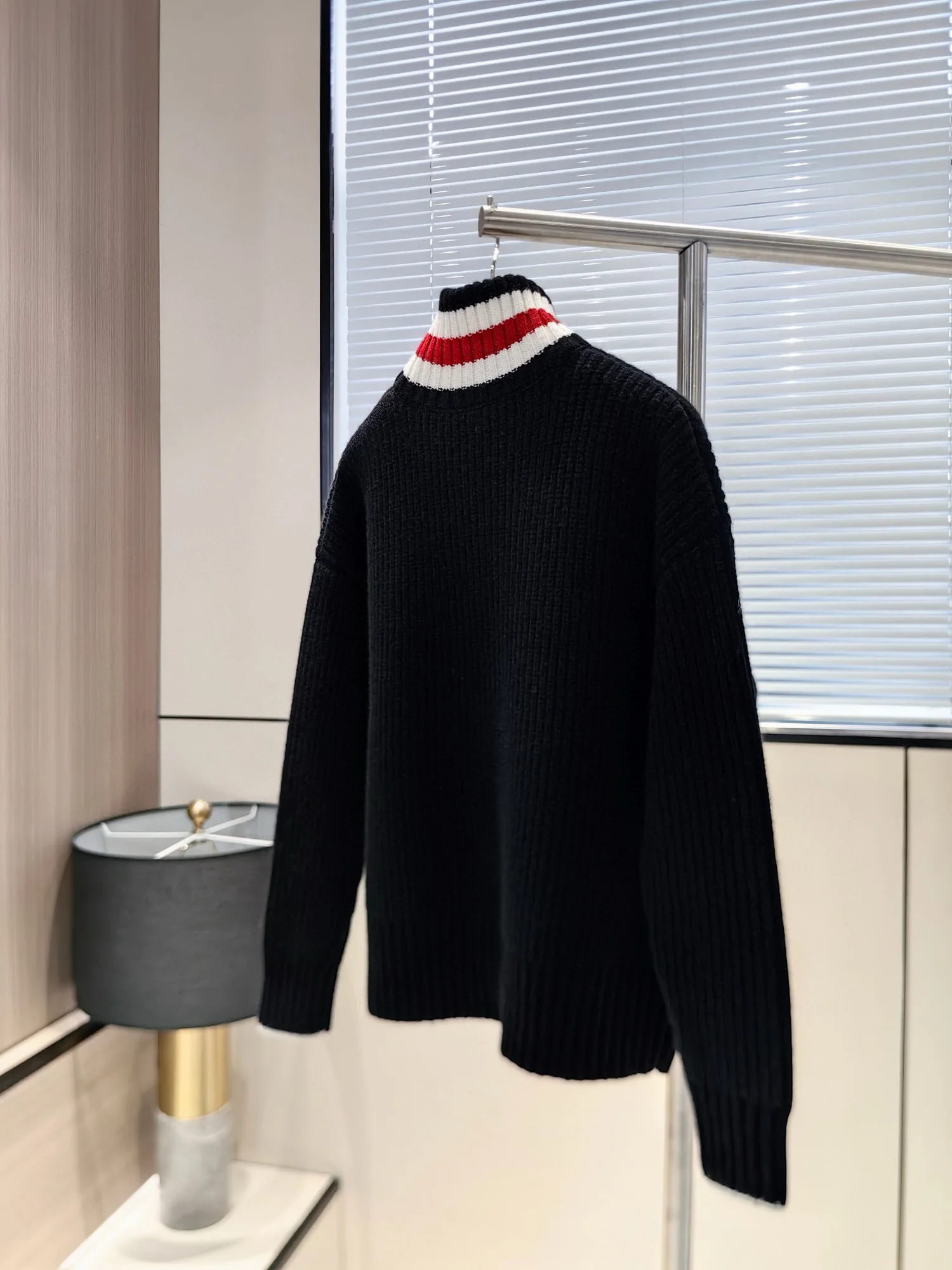 High quality classic turn down collar knitted cashmere sweater