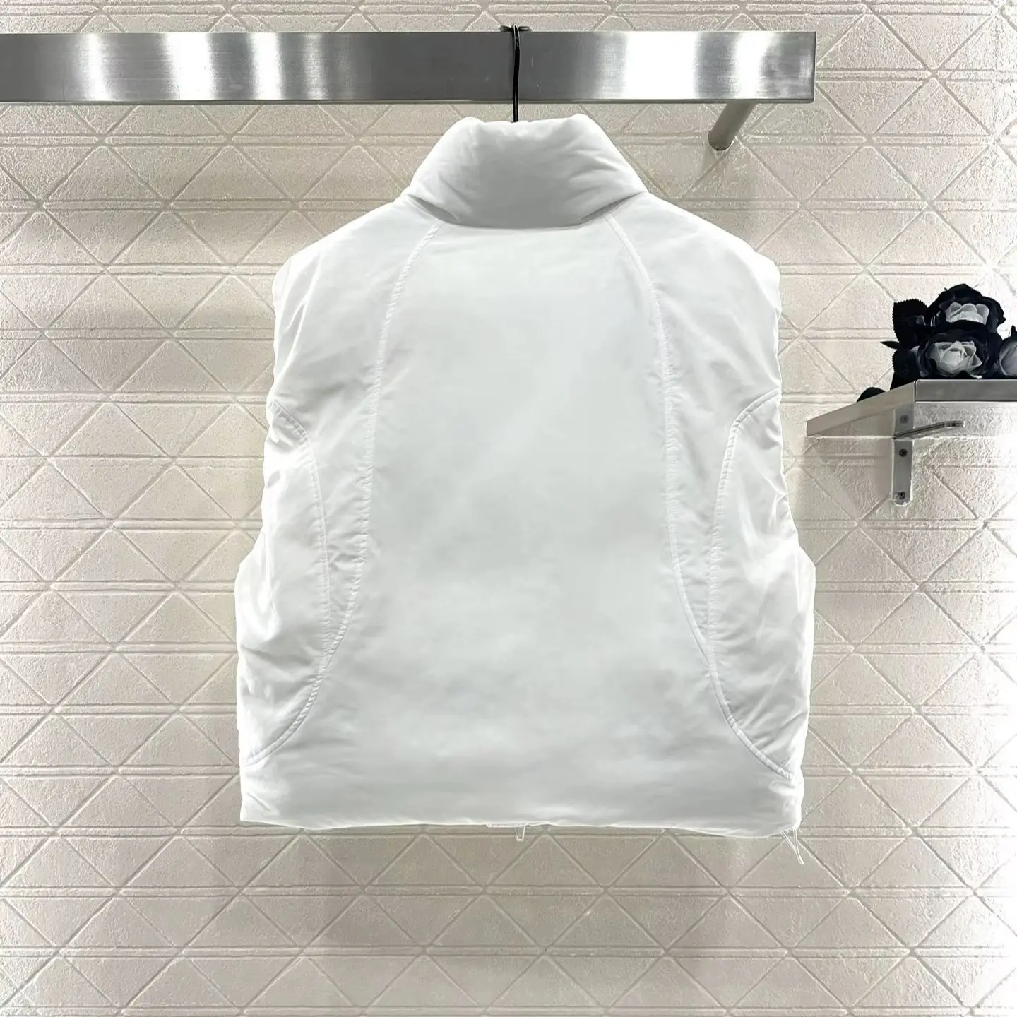 

2025 Autumn and Winter New Style Pure Color Net Version Puffer Vest Windproof and Waterproof Nylon Material White Duck Down