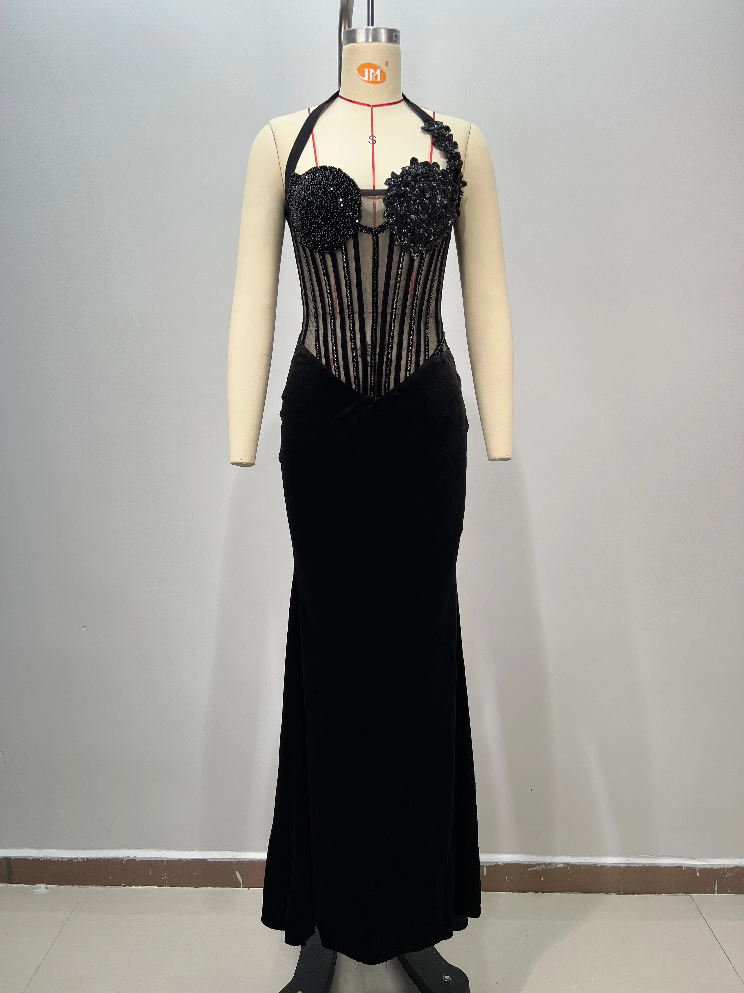 High Quality Sexy Halter Neck Slim Fit Velvet Long Dress Elegant Fashion Sleeveless Party Dress Vintage