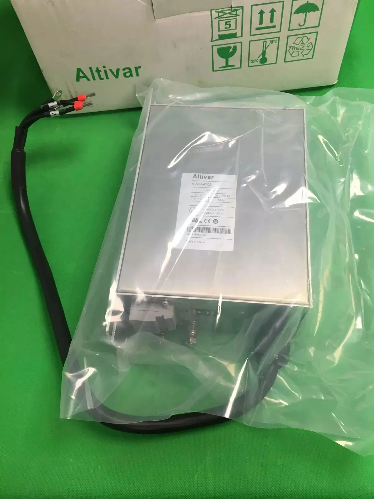 신제품 VW3A4702, 1 년 보증