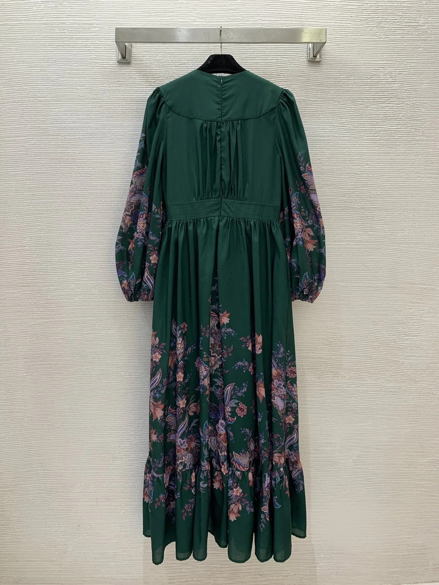 

2025 new women dress high-end custom-made long featuring fashionable retro floral print buttoned front V-neck slimming waist