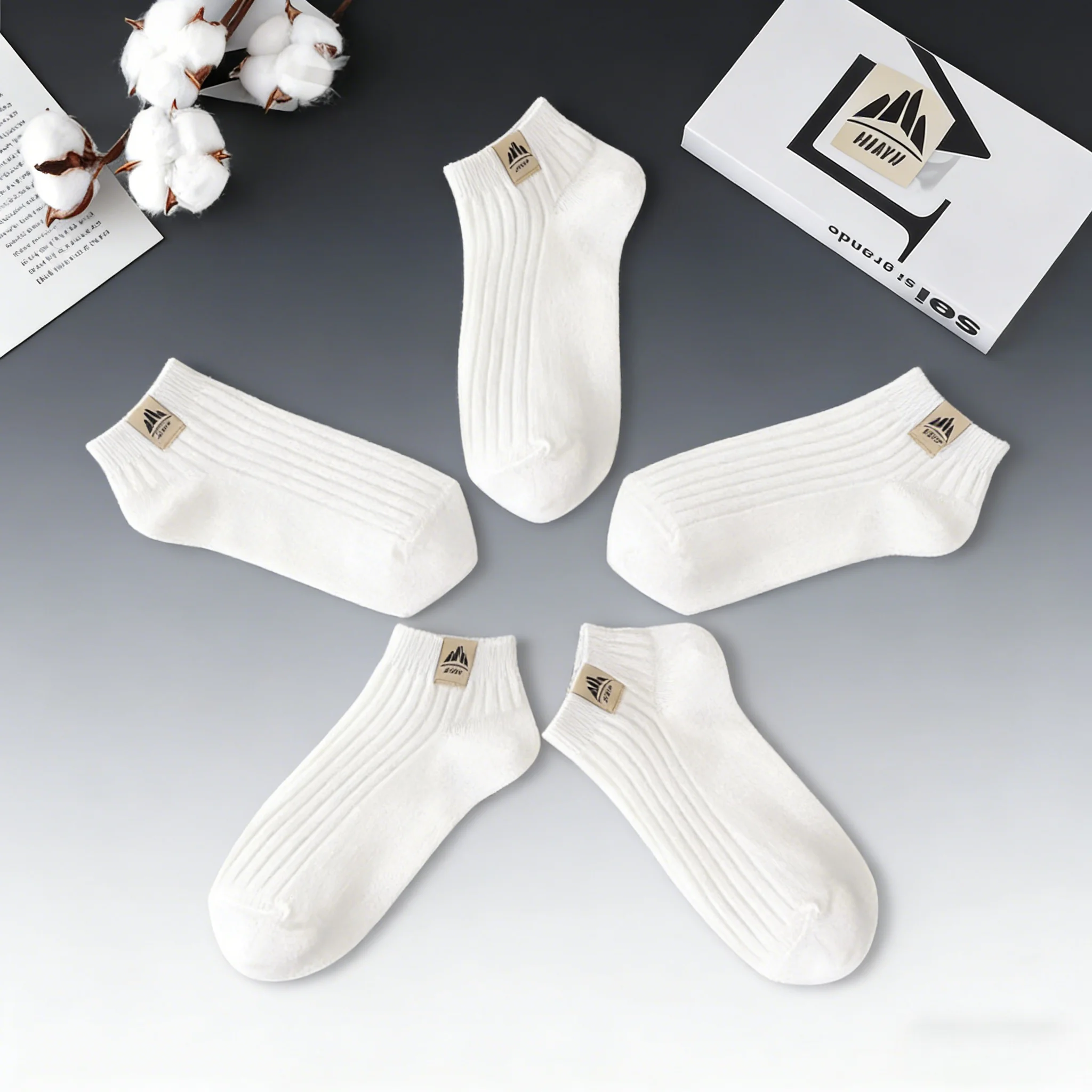 

Набор из 5 пар премиальных белых носков — тонкая ребристая текстура, стильный горный значок, мягкий дышащий материал, идеально подходят для образов с кроссовками