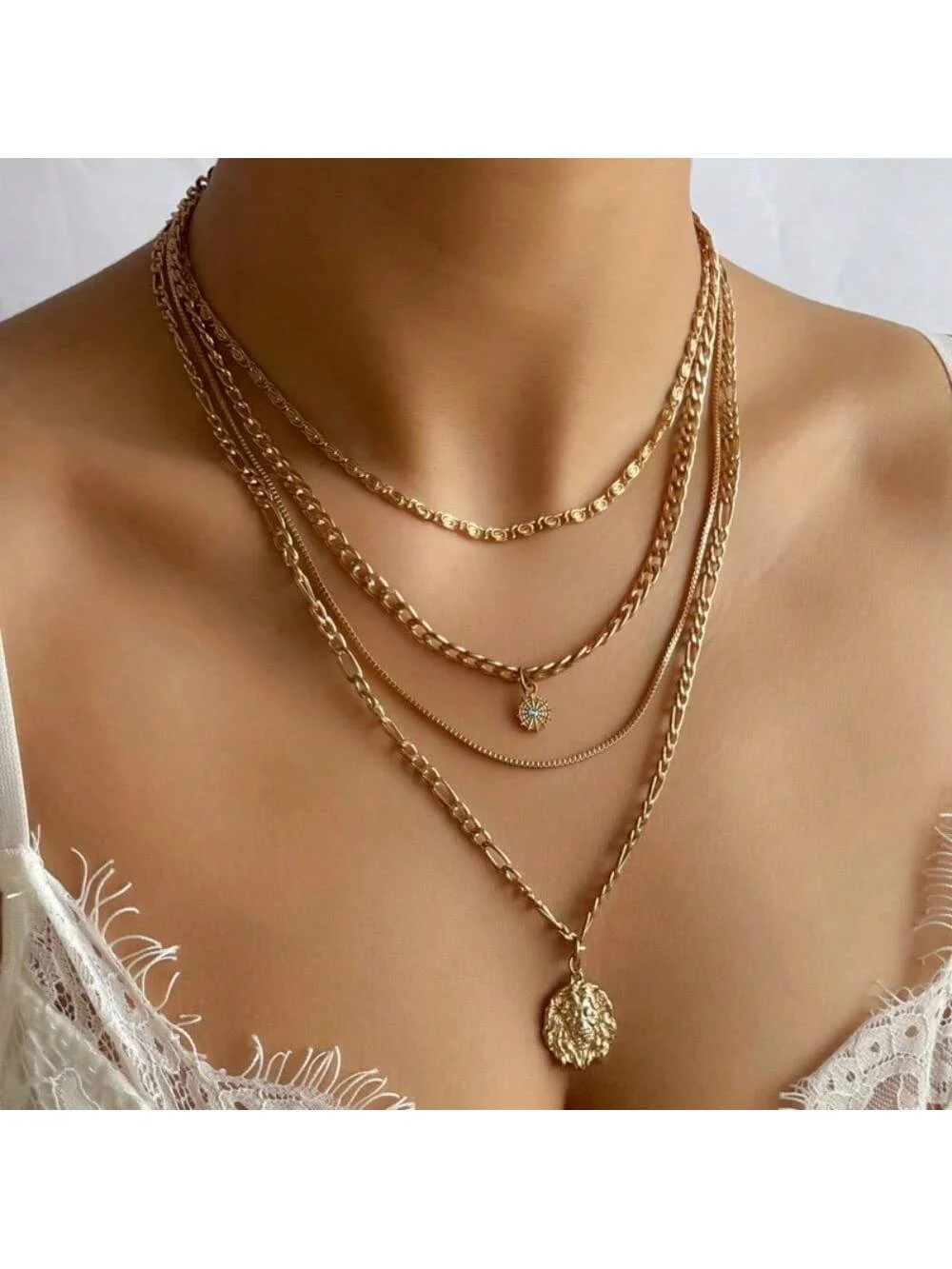 قلادة ذات طبقات جريئة - قلادة الأسد والشمس على سلسلة ذهبية مكتنزة، مجوهرات يومية مستوحاة من Y2K