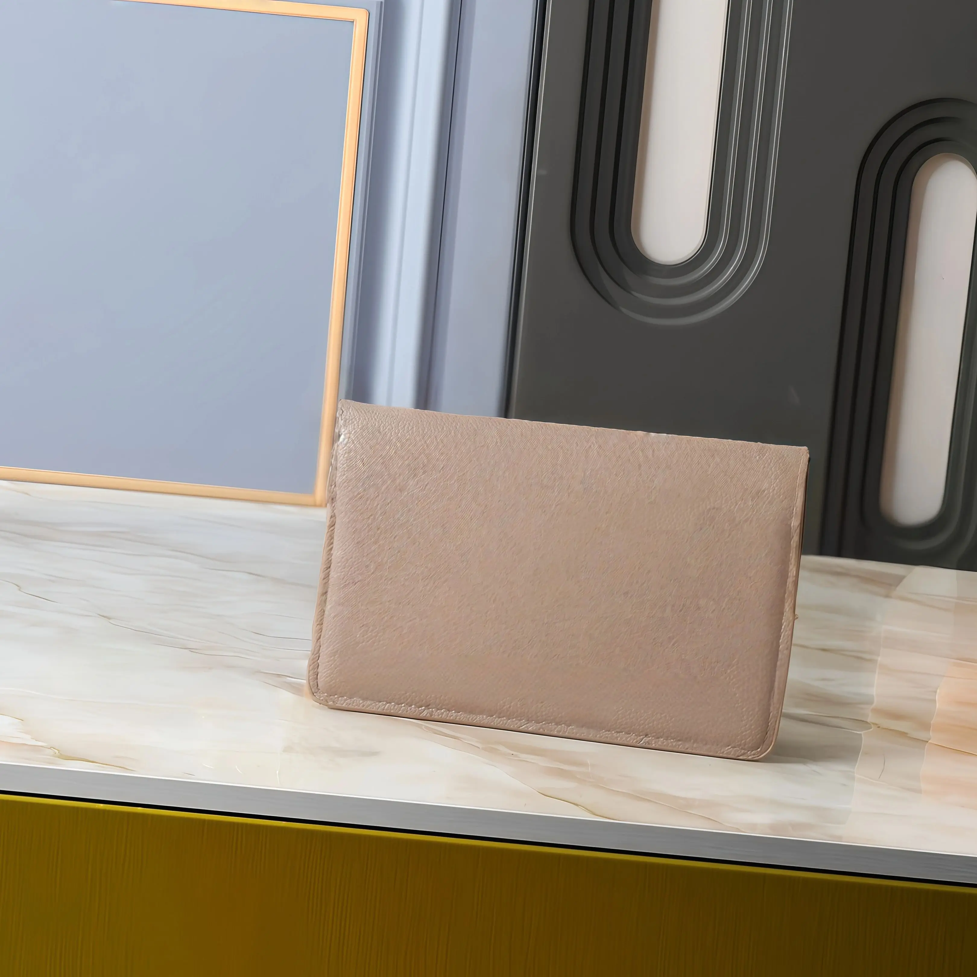 

2026 New Women's Metal Chain Backpack, Clutch, Handbag, Crossbody Bag, Available in Four Colors, Brown 19.5 x 13.5 x 6.5 cm