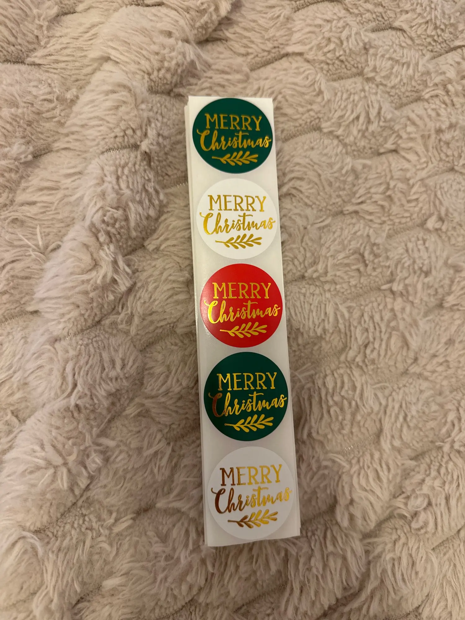 100-500 Pcs 1.5inch/3.8cm Round Laser Merry Christmas Thank You Gift Seal Sealing Stickers with Waterproof Holiday Label Gift photo review