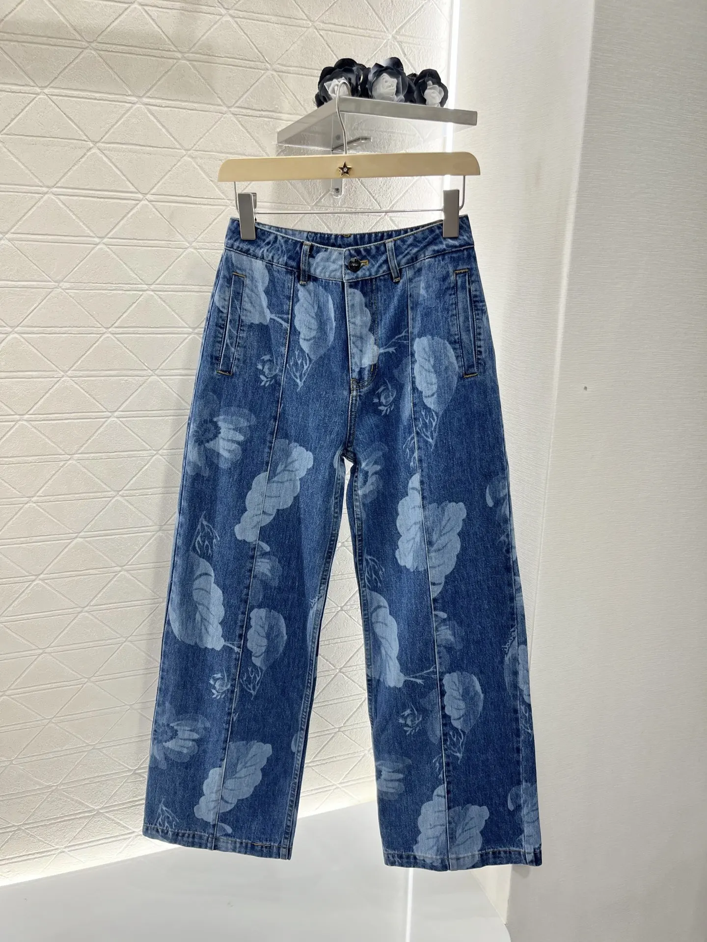 

2025 autumn and winter new women's jeans are loose large-sized printed and casual high-end custom-made gril straight-leg pants