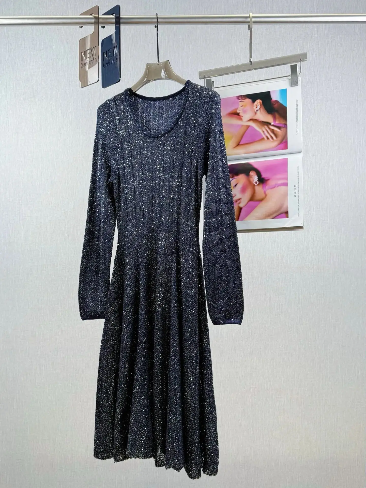 

Sexy elegant figure flattering shiny yarn long sleeve dress