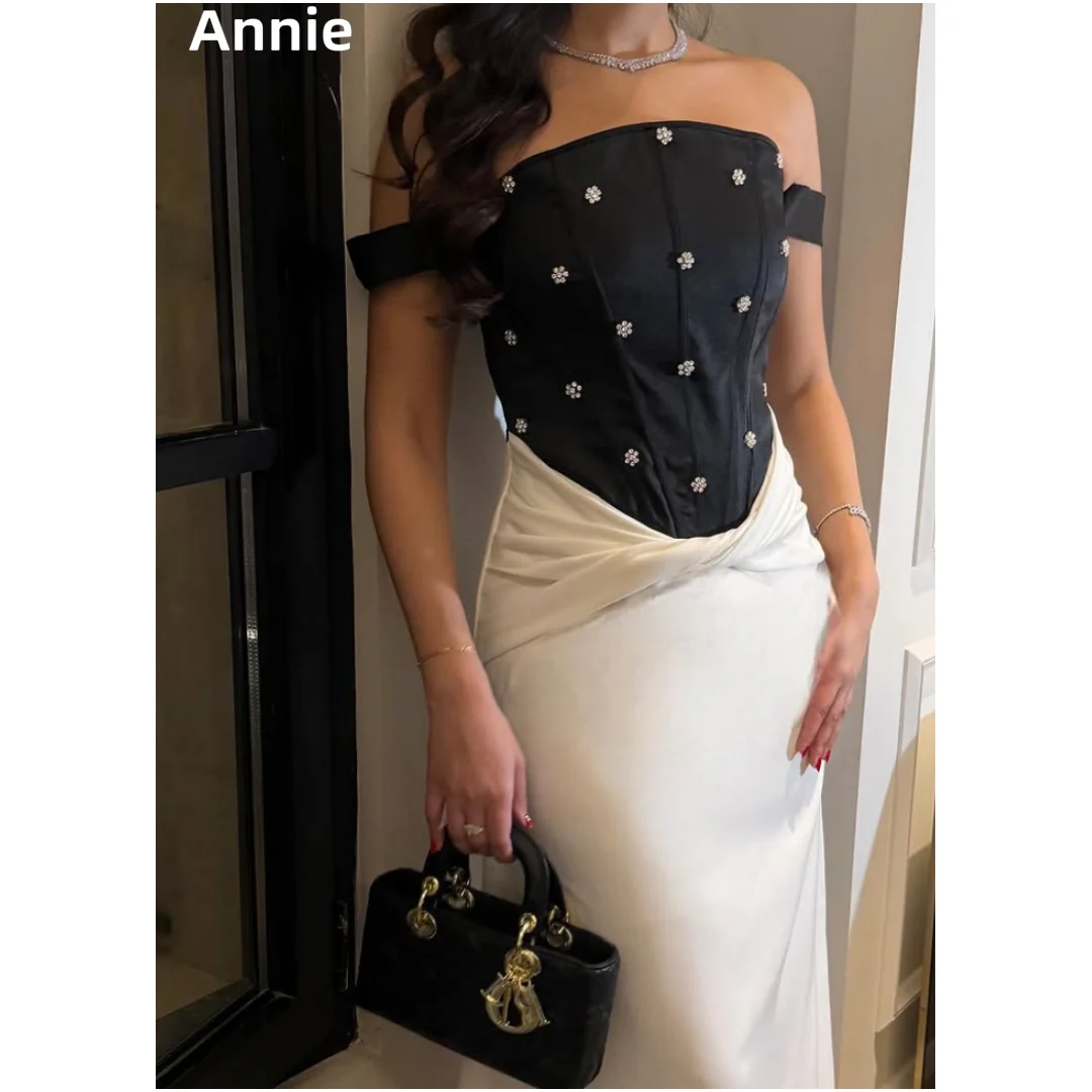 

Annie Black Satin Beads Prom Dresses Slim Fit White Pleats Evening Dresses Off-the-shoulder Ladies Evening Party Dresses