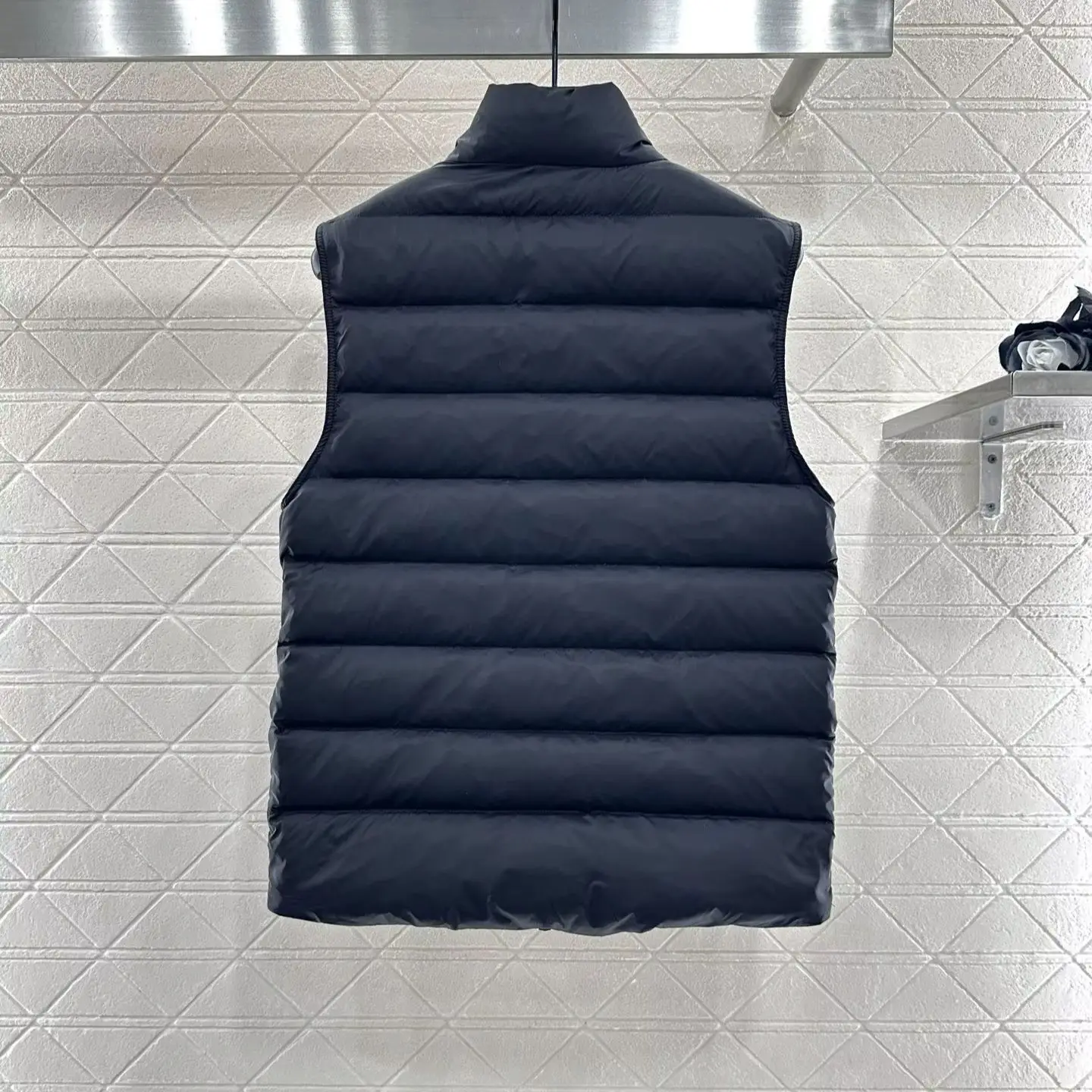 

2025 New Arrival Stand Collar Down Vest Windproof and Waterproof Nylon Material White Goose Down