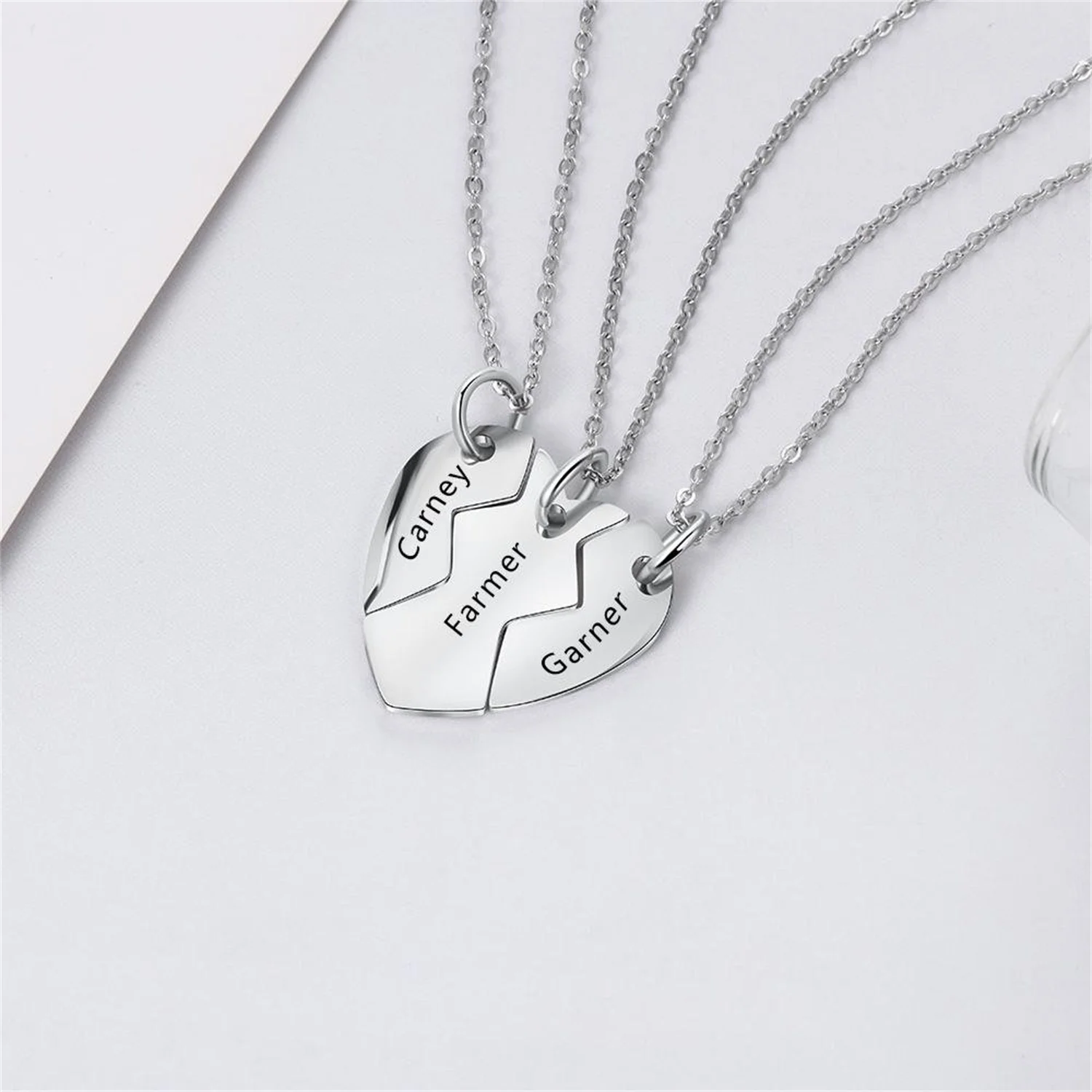 Broken Heart Necklace Set Best Friends Pendant Engraved Heart Matching Necklace Custom Stainless Steel Jewelry For Family