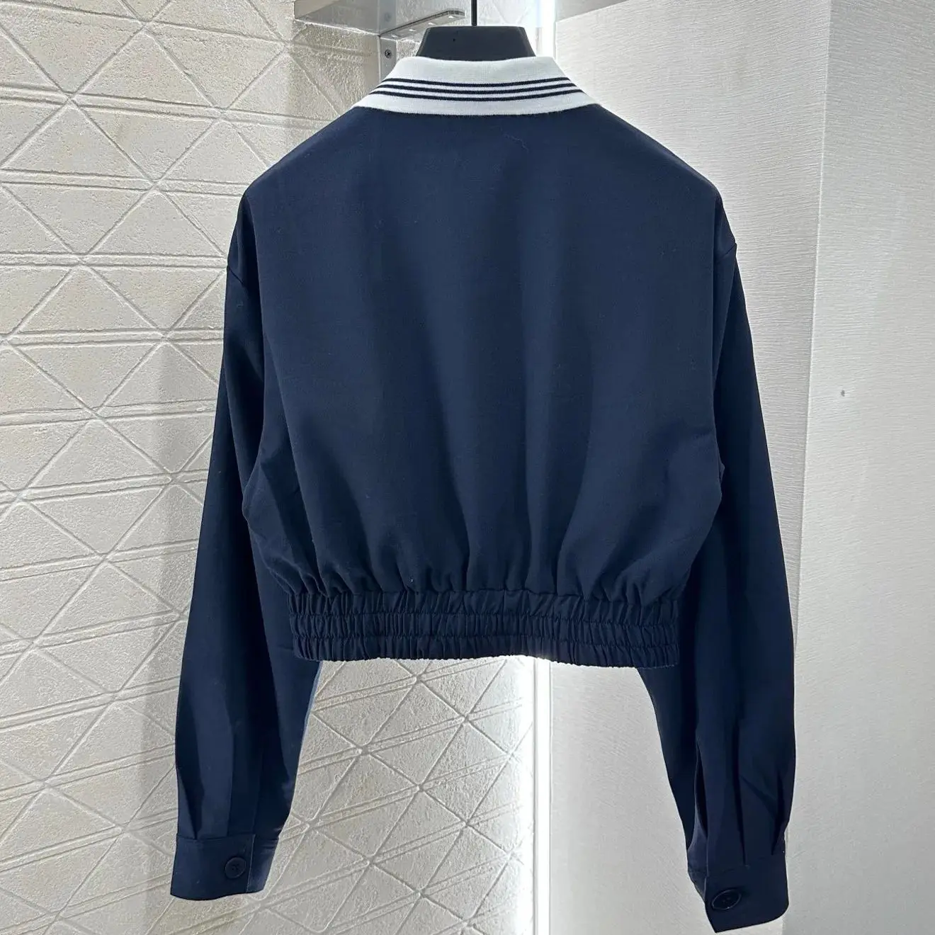 

25 Vintage Cropped Jacket Twill Cotton Material Zipper Adjustable Collar Edge Black White Contrast Stripes Elastic Elastic Cuffs