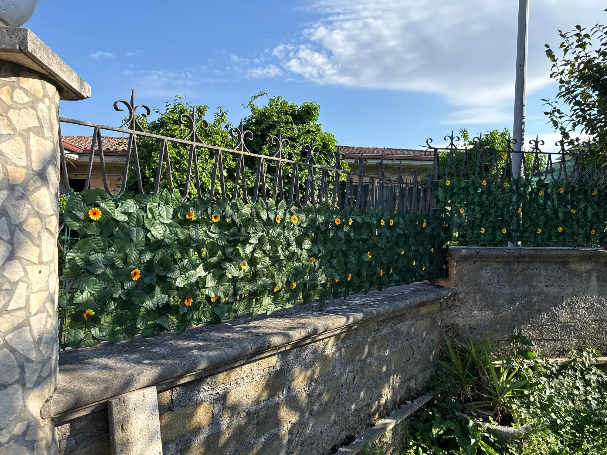 Green Artificial Ivy Privacy Fence Screen Outdoor With Sunflowers Artificial Grass Privacy Fence Screen Fake Ivy Wall Panel photo review