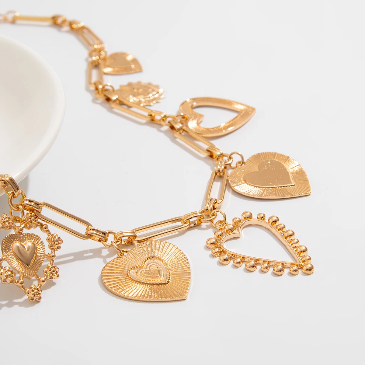 موضة جديدة الذهب اللون مطلي غير النظامية القلب قلادة قلادة للنساء خمر هندسية المعادن المختنق سلسلة مجوهرات الحفلات هدية