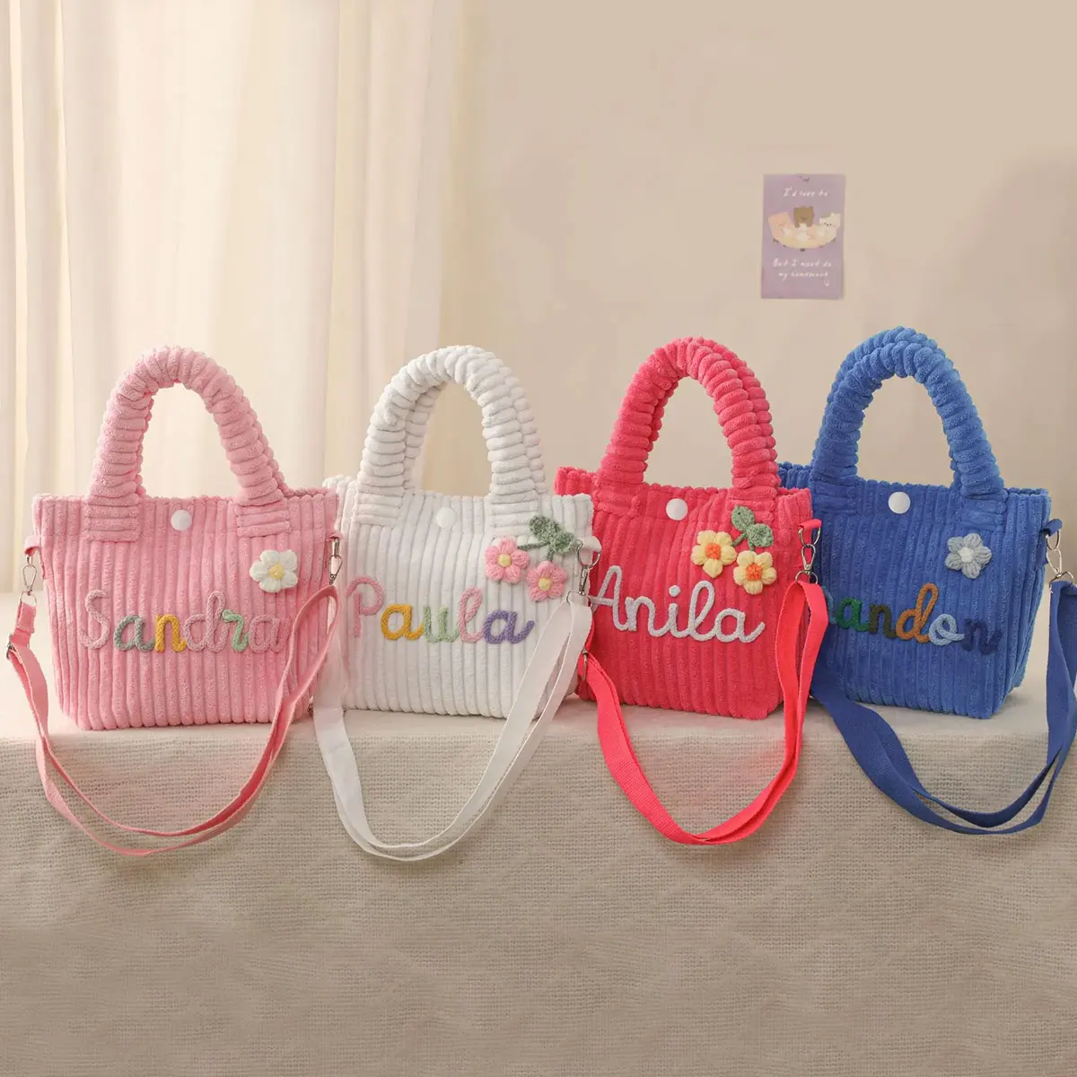 Personalisierte, handbestickte Umhängetasche mit Namen – Bonbonfarbene Cord-Bucket-Bag für den Alltag – Detail 10
