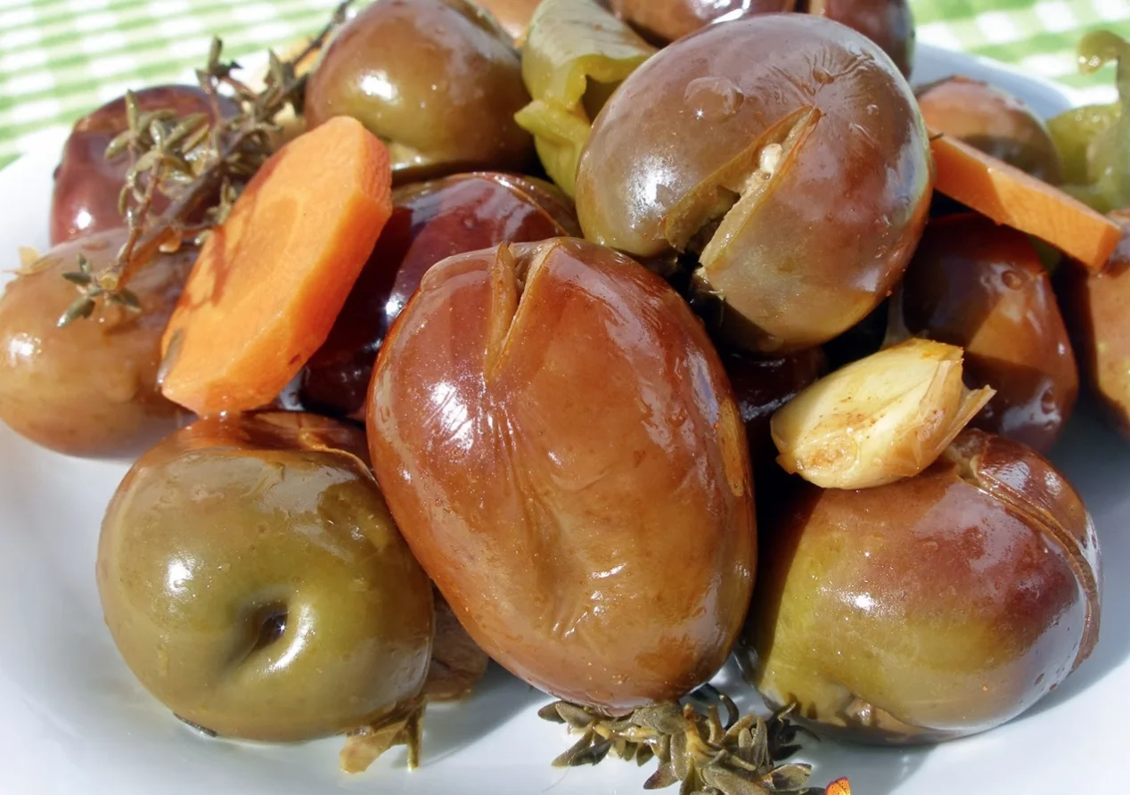 Prelibatezze andaluse: olive grasse spaccate, una festa di sapore