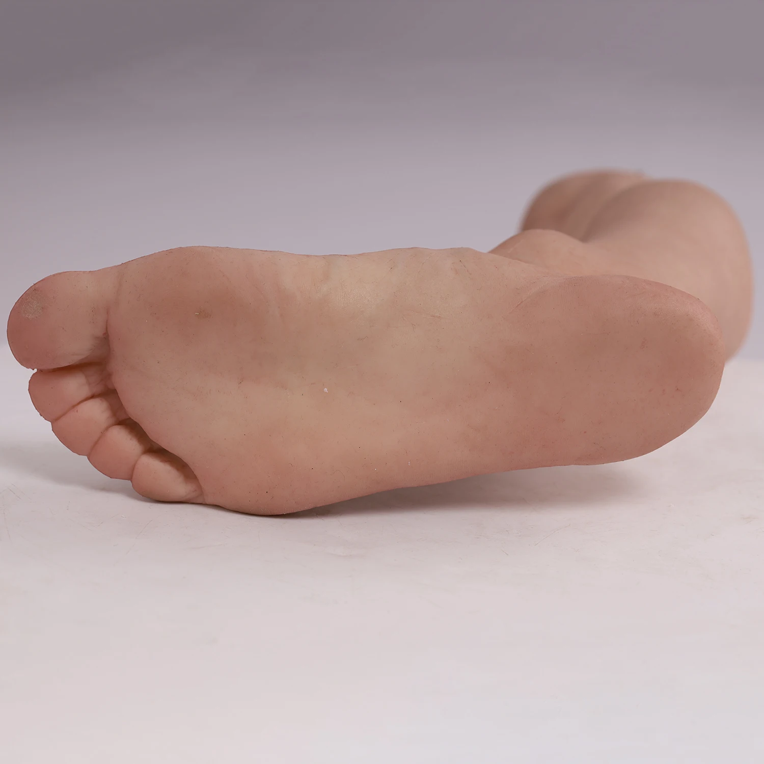 High Simulation Silicone Leg Prosthesis Sleeve with Natural Skin Texture Fine Makeup Waterproof Cosmetic Cover
