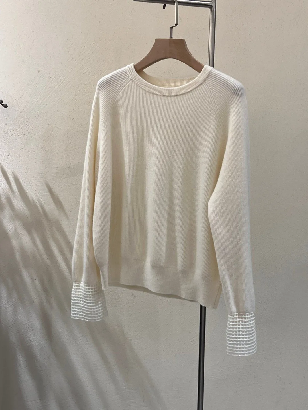 Casual exquisitely decorated cashmere pullover