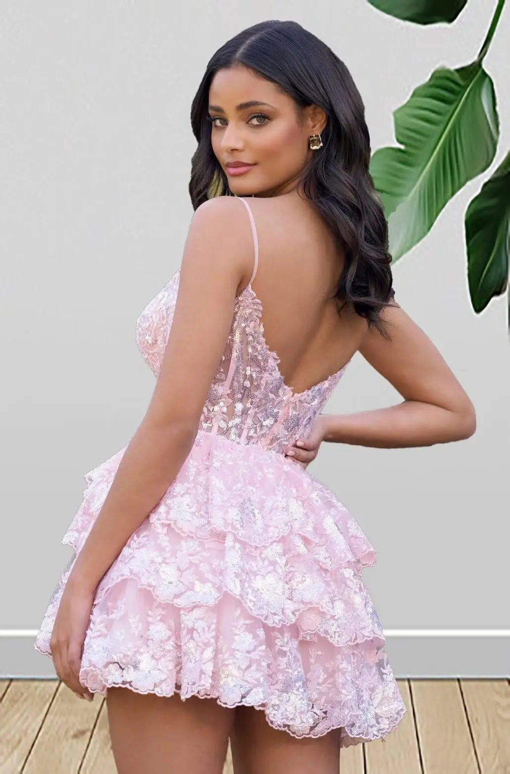 Mini abiti da ballo scintillanti con spalline in pizzo Paillettes Increspature a strati Abito da homecoming vibrante Splendidi abiti da festa per ragazza 2025