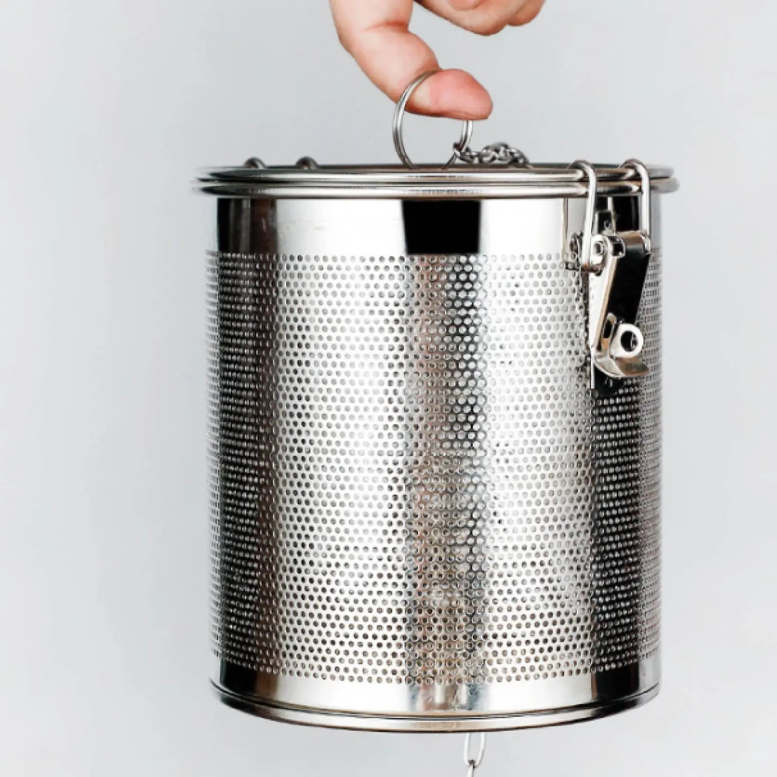 Stainless Steel Brine Basket Fine Mesh Hot Pot Seasoning Container Easy to Clean Locking Botanical Infuser Basket