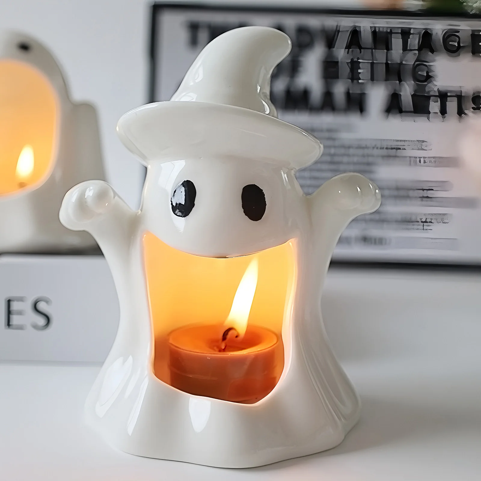 

INS-Style Ceramic Ghost Candle Holder Cute & Quirky Nordic Halloween Decoration Creative Scented Candle Ornament for Home Décor