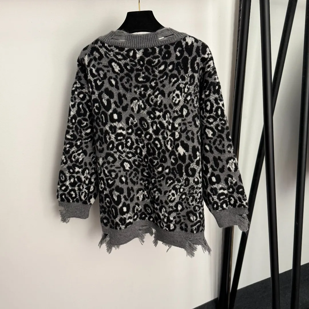 

Высококачественный весенне-летний женский жаккардовый вязаный свитер с v-образным вырезом и длинными рукавами с леопардовым принтом HL056